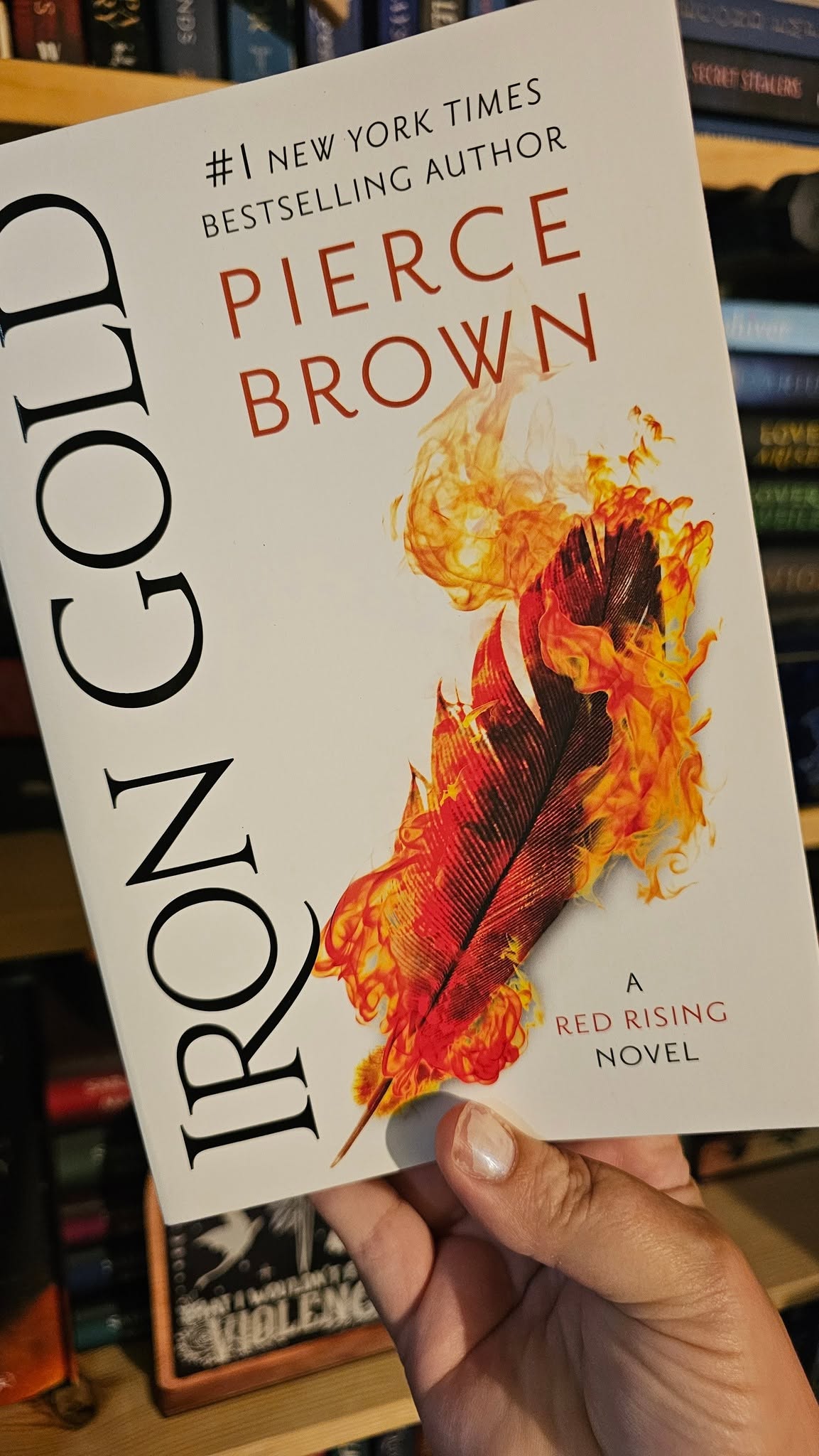 Iron Gold (Red Rising Saga, #4) by Pierce Brown