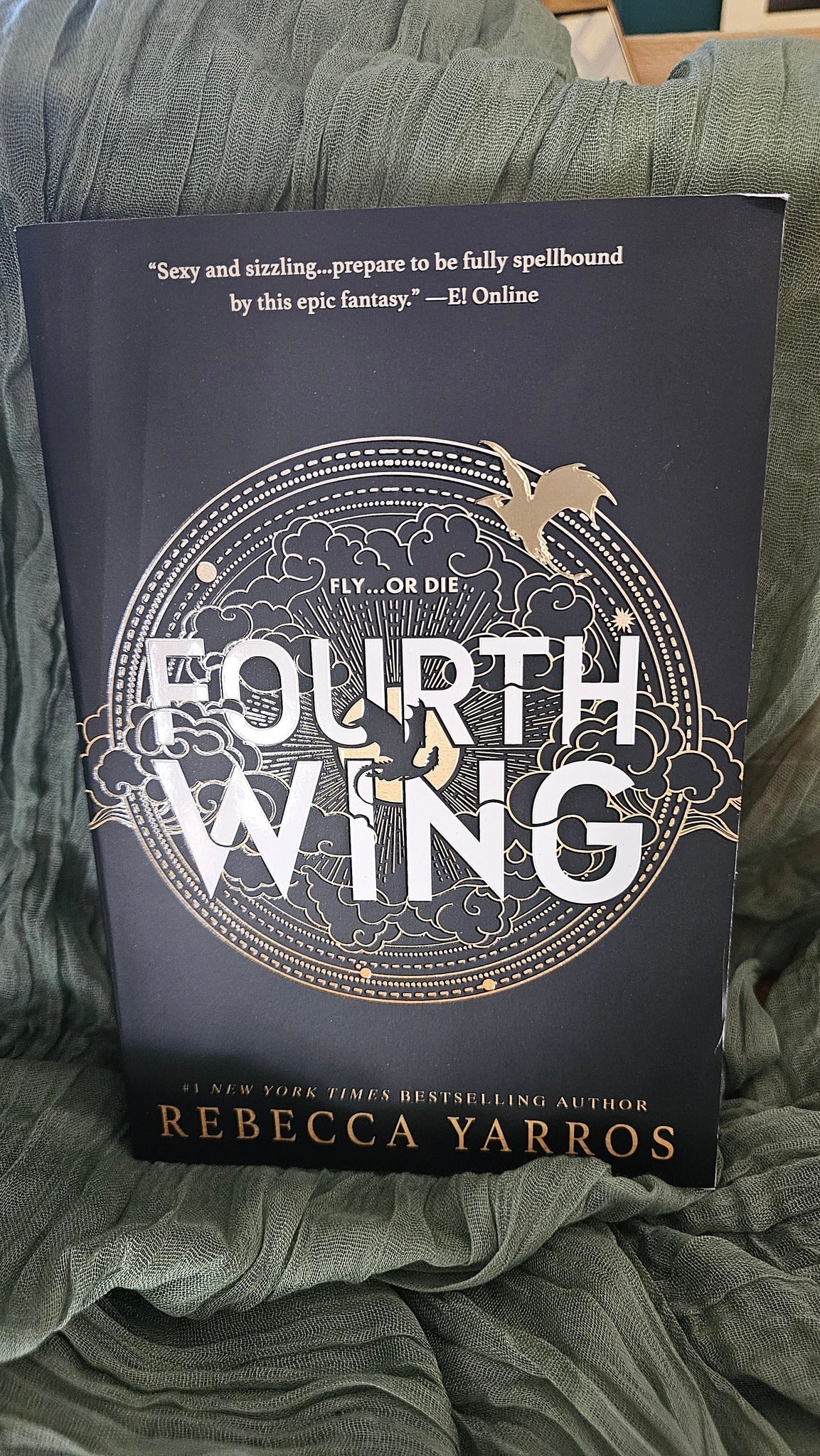 Fourth Wing by Rebecca Yarros (The Empyrean Series, Book #1)