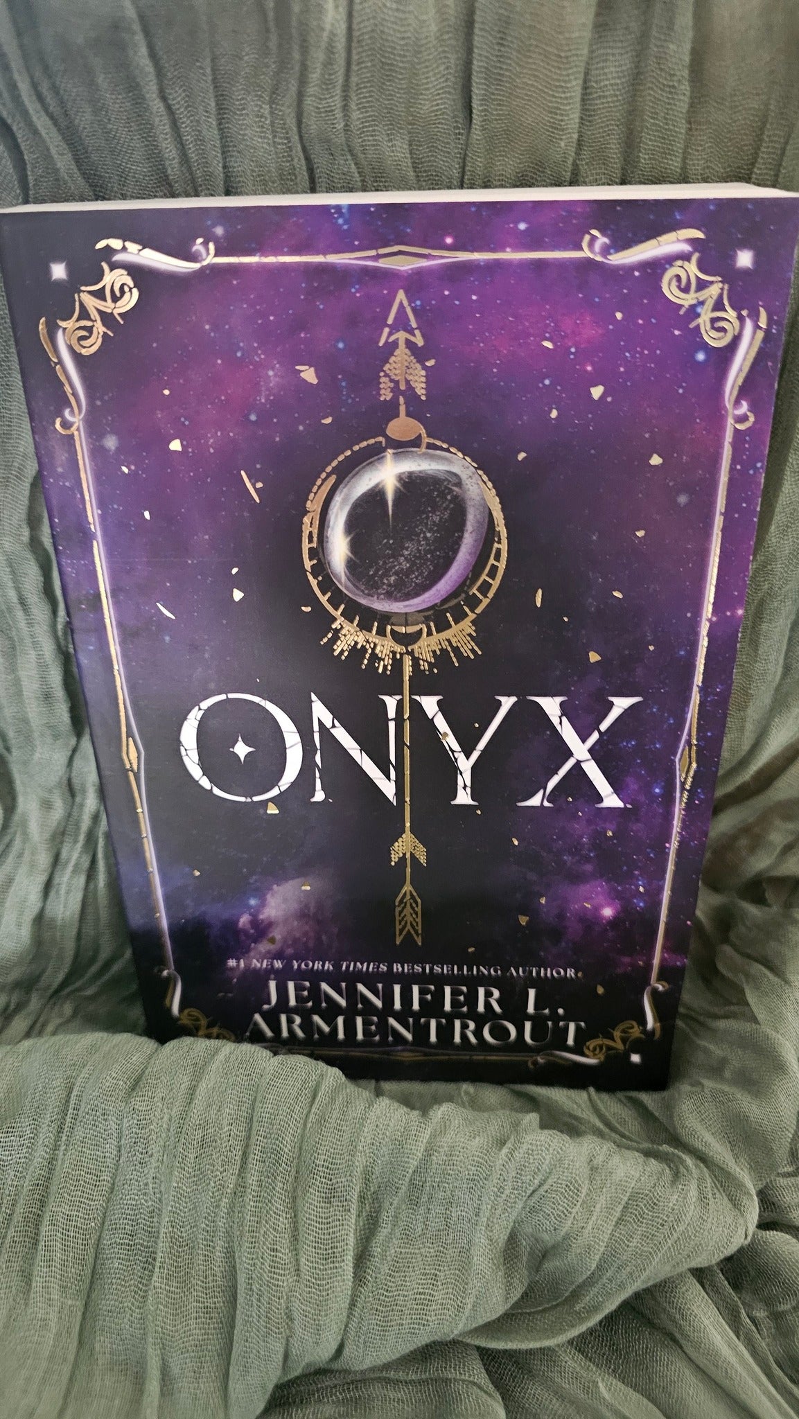 Oynx by Jennifer L. Armentrout (Lux Series, Book #2)