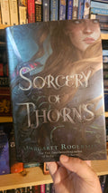 Sorcery of Thorns by Margaret Rogerson (Sorcery of Thorns, Book 1)